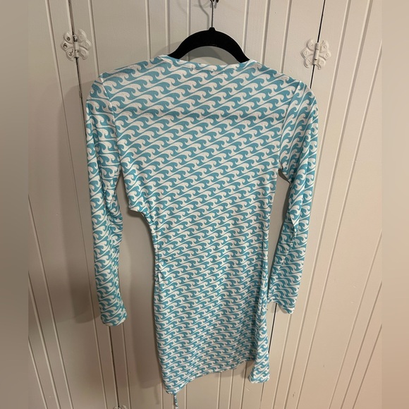 Sheer Dress Wave Pattern - Picture 2 of 3